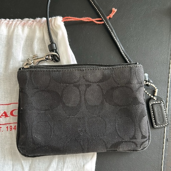 Coach wristlet - Picture 3 of 5